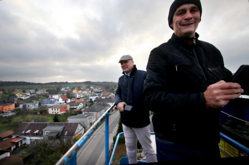 S nadhledem a s úsměvem